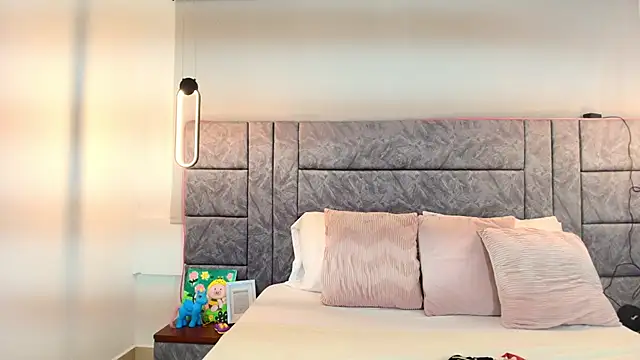 Snapshot of Dakota_Megan_69 chatting on 11-27-25, 01:02 Dakota Megan 69 online show from 11-27-25, 01:02