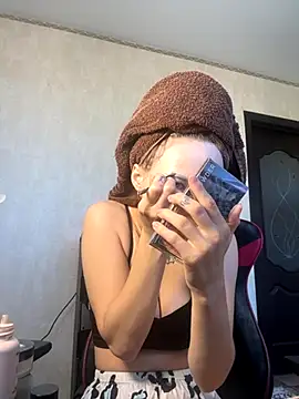 PrettyMegan online show from 09-15-25, 12:16