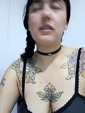 Snapshot of Jinx__x chatting on 11-13-25, 04:11 Jinx x online show from 11-13-25, 04:11