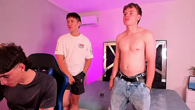 Handsomeboyss19 online show from 02-18-26, 03:02