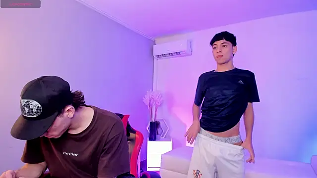 Handsomeboyss19 online show from 04-22-26, 03:31