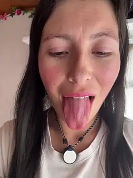 Mia salinass online show from 11-20-25, 06:07