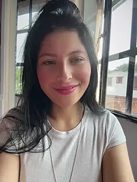 Snapshot of Mia_salinass chatting on 05-27-26, 07:00 Mia salinass online show from 05-27-26, 07:00