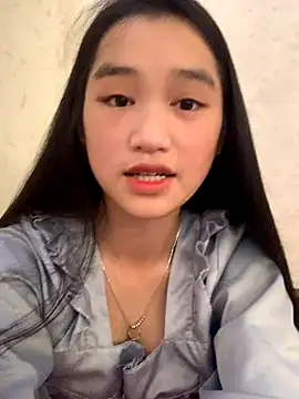 Snapshot of -Lie-06 chatting on 10-05-25, 10:46 -Lie-06 online show from 10-05-25, 10:46