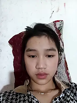 Snapshot of -Lie-06 chatting on 10-08-25, 06:11 -Lie-06 online show from 10-08-25, 06:11