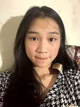 Snapshot of -Lie-06 chatting on 11-08-25, 10:26 -Lie-06 online show from 11-08-25, 10:26