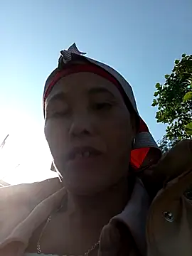 me-cute online show from 11-27-25, 02:02