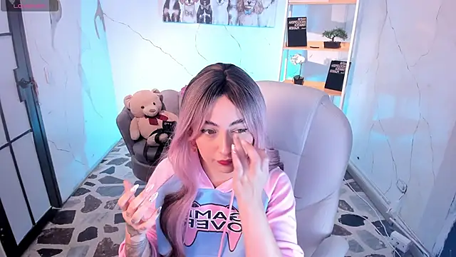 SarahCastro1  online show from 10-22-25, 04:46