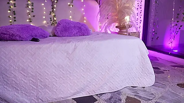 SarahCastro1  online show from 03-02-26, 07:15