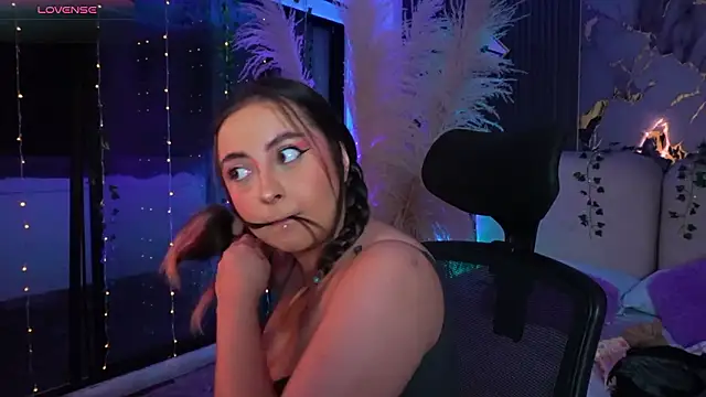 SarahCastro1  online show from 03-09-26, 03:21