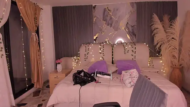 SarahCastro1  online show from 03-27-26, 06:08