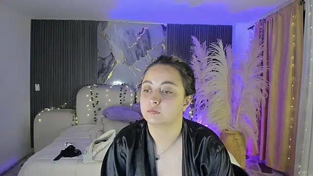 SarahCastro1  online show from 04-09-26, 04:01