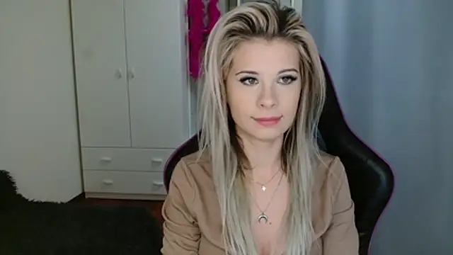 KristineGlow online show from 10-29-25, 03:14