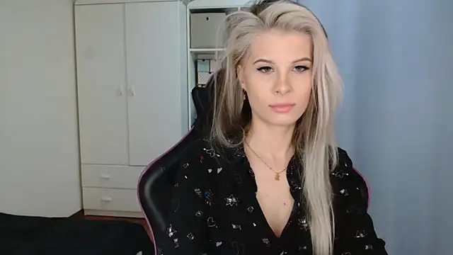 KristineGlow online show from 04-07-26, 06:25