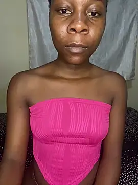 Snapshot of Crazyqueenxxx chatting on 12-17-25, 11:44 Crazyqueenxxx online show from 12-17-25, 11:44