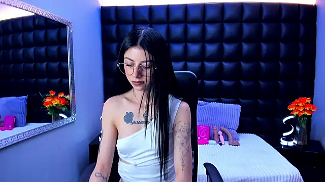 Snapshot of Dulce_Miaa_ chatting on 06-13-26, 06:50 Dulce Miaa online show from 06-13-26, 06:50