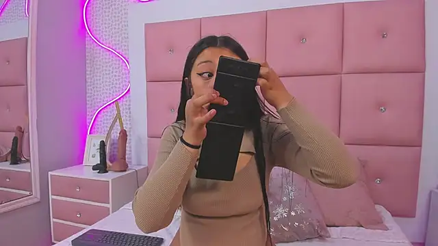 DaisySnugs1 online show from 11-07-25, 12:16