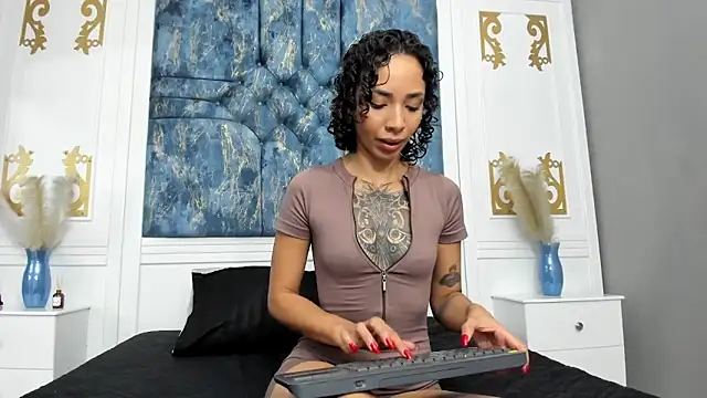 SilvanaOwen online show from 09-18-25, 11:23