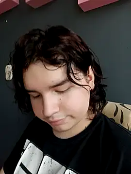 Snapshot of damienbeltmonth chatting on 10-25-25, 07:52 damienbeltmonth online show from 10-25-25, 07:52