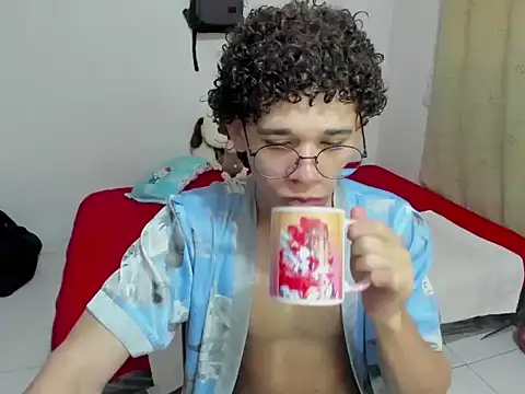 Snapshot of Tom_Blues chatting on 09-26-25, 12:42 Tom Blues online show from 09-26-25, 12:42