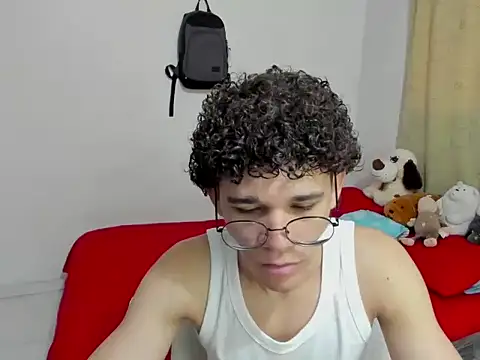 Snapshot of Tom_Blues chatting on 10-02-25, 01:29 Tom Blues online show from 10-02-25, 01:29