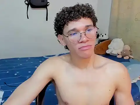 Snapshot of Tom_Blues chatting on 10-20-25, 02:17 Tom Blues online show from 10-20-25, 02:17