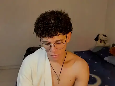 Snapshot of Tom_Blues chatting on 10-28-25, 12:52 Tom Blues online show from 10-28-25, 12:52