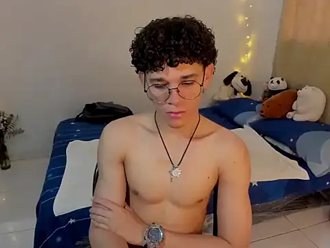 Snapshot of Tom_Blues chatting on 11-04-25, 12:48 Tom Blues online show from 11-04-25, 12:48