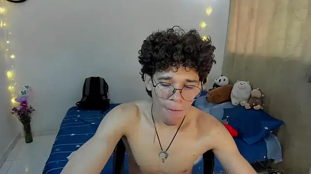 Snapshot of Tom_Blues chatting on 11-13-25, 03:00 Tom Blues online show from 11-13-25, 03:00