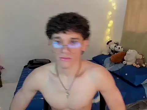 Snapshot of Tom_Blues chatting on 11-18-25, 02:21 Tom Blues online show from 11-18-25, 02:21