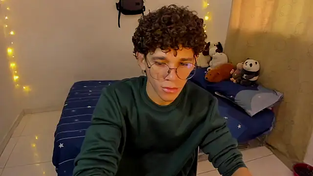 Snapshot of Tom_Blues chatting on 11-26-25, 04:08 Tom Blues online show from 11-26-25, 04:08