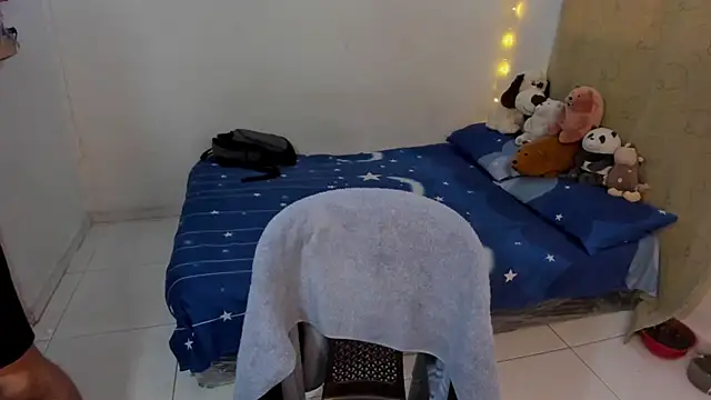 Snapshot of Tom_Blues chatting on 12-15-25, 12:53 Tom Blues online show from 12-15-25, 12:53