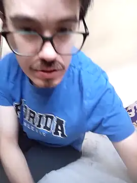 Snapshot of oscartres chatting on 09-19-25, 09:22 oscartres online show from 09-19-25, 09:22