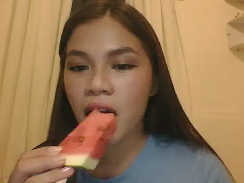 Snapshot of Zachariah_05 chatting on 06-15-26, 10:39 Zachariah 05 online show from 06-15-26, 10:39