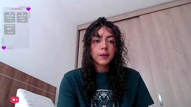 Snapshot of WendySuns_ chatting on 10-22-25, 05:56 WendySuns online show from 10-22-25, 05:56