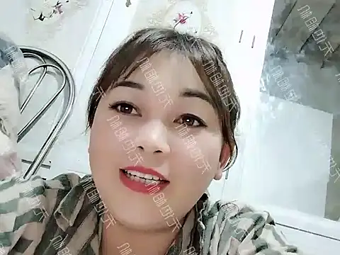 Lyly nuce online show from 10-30-25, 08:16