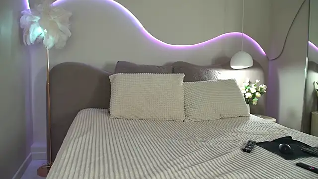 NicolSpace online show from 04-13-26, 03:34