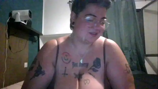 Snapshot of PirateXL chatting on 04-23-26, 11:29 PirateXL online show from 04-23-26, 11:29