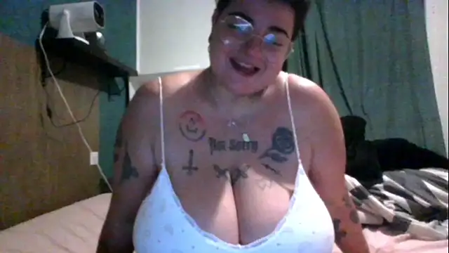 Snapshot of PirateXL chatting on 04-30-26, 11:42 PirateXL online show from 04-30-26, 11:42