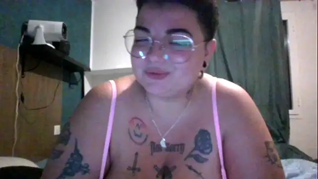 Snapshot of PirateXL chatting on 05-11-26, 10:40 PirateXL online show from 05-11-26, 10:40
