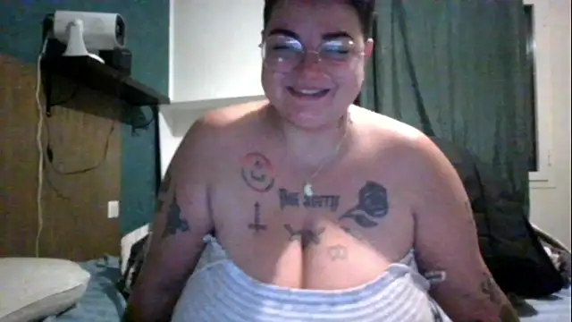 Snapshot of PirateXL chatting on 05-13-26, 12:30 PirateXL online show from 05-13-26, 12:30