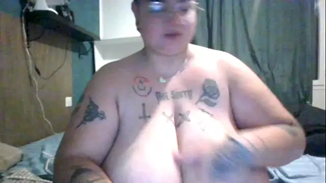 Snapshot of PirateXL chatting on 05-15-26, 11:23 PirateXL online show from 05-15-26, 11:23