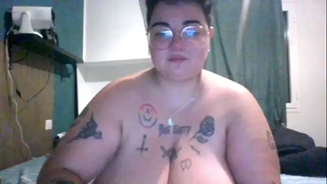 Snapshot of PirateXL chatting on 05-15-26, 11:45 PirateXL online show from 05-15-26, 11:45