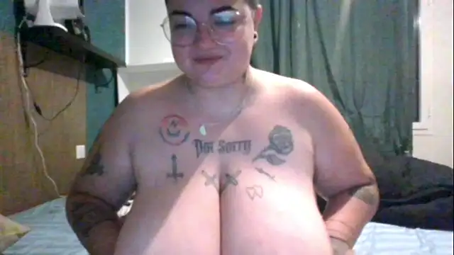 Snapshot of PirateXL chatting on 05-16-26, 12:29 PirateXL online show from 05-16-26, 12:29