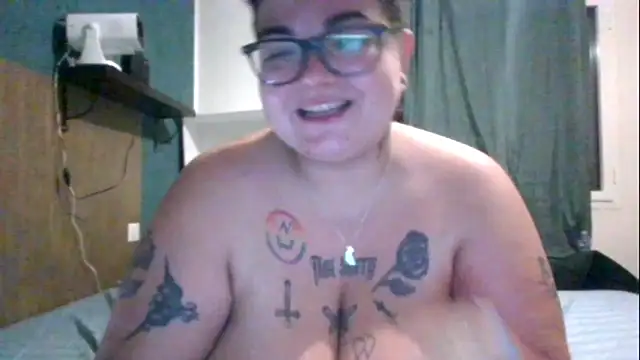 Snapshot of PirateXL chatting on 05-19-26, 01:56 PirateXL online show from 05-19-26, 01:56