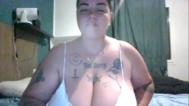 Snapshot of PirateXL chatting on 05-20-26, 11:55 PirateXL online show from 05-20-26, 11:55