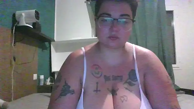 Snapshot of PirateXL chatting on 05-31-26, 11:50 PirateXL online show from 05-31-26, 11:50