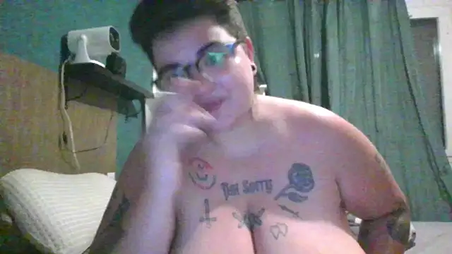 Snapshot of PirateXL chatting on 06-03-26, 10:59 PirateXL online show from 06-03-26, 10:59