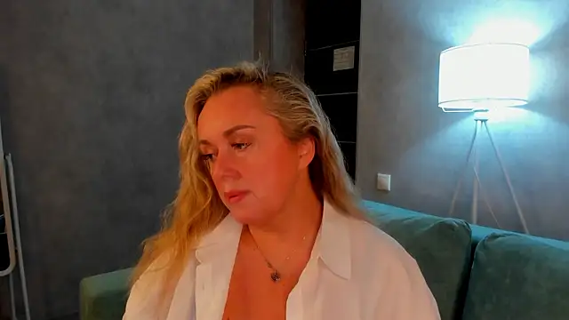 Snapshot of Sky_Kuper chatting on 11-02-25, 11:40 Sky Kuper online show from 11-02-25, 11:40