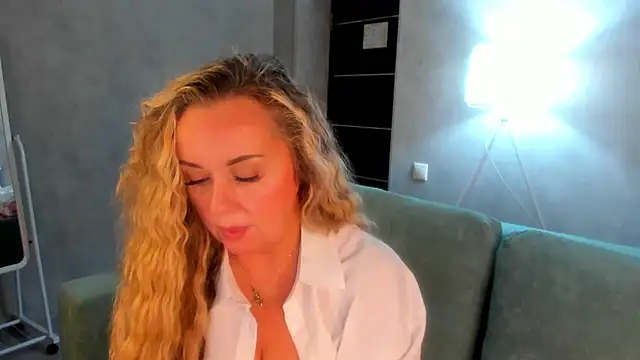 Snapshot of Sky_Kuper chatting on 12-04-25, 11:02 Sky Kuper online show from 12-04-25, 11:02